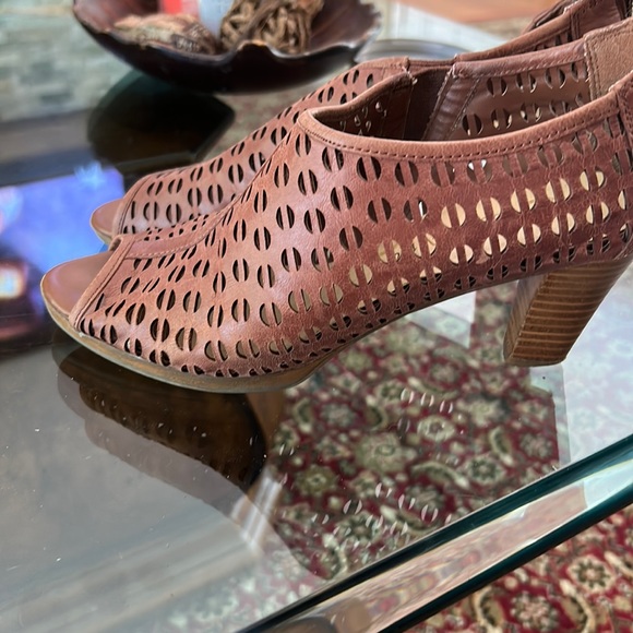 Women’s sandles size 6 - Picture 1 of 2